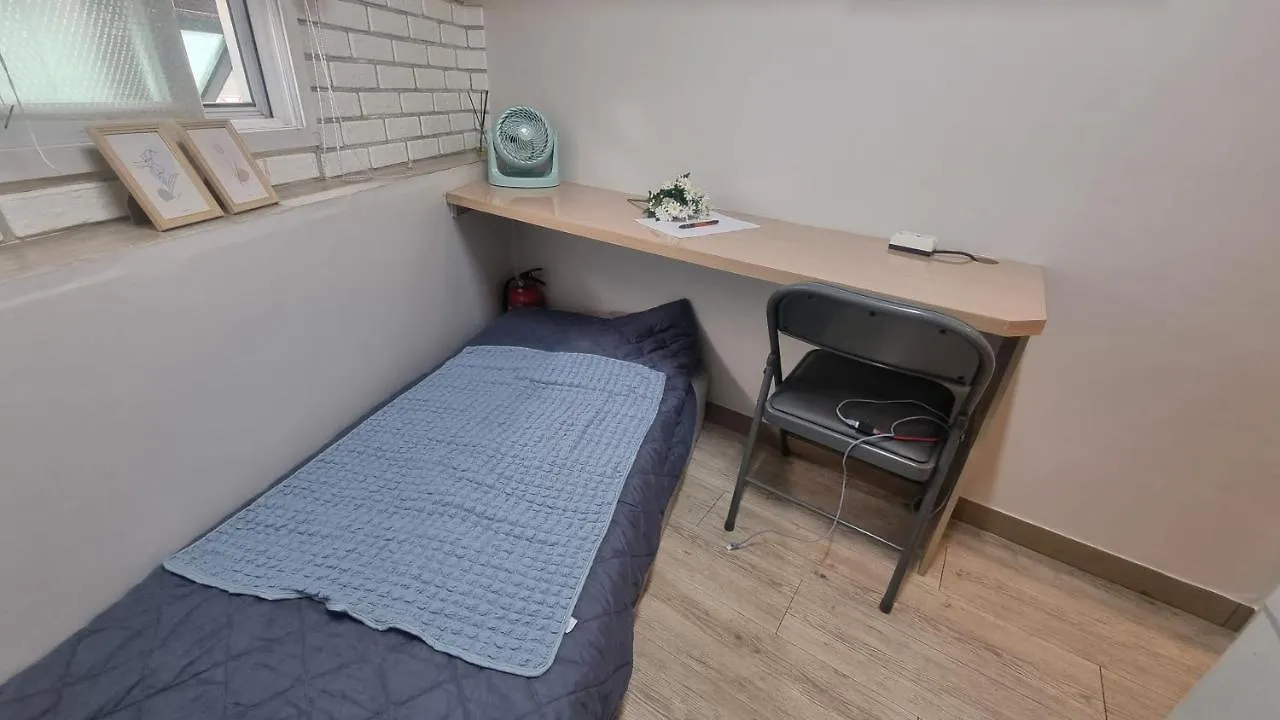 Tomato Livingtel Hostel Σεούλ