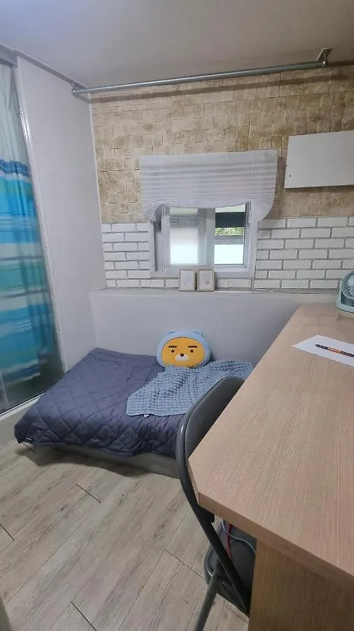 Tomato Livingtel Hostel Seoul